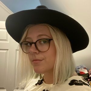 Meet your Posher, Avery